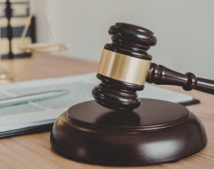 Marteau juge - MOMEN cabinet de Management de transition