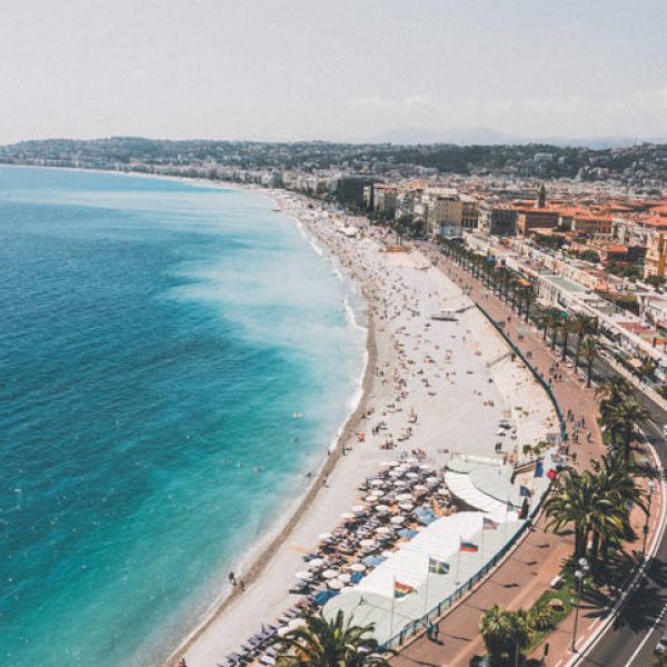 baie de nice avec promenade des anglais