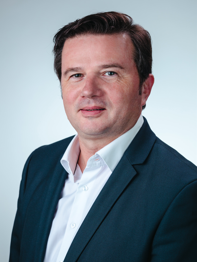 Thomas françois, sales director momen cabinet management de transition