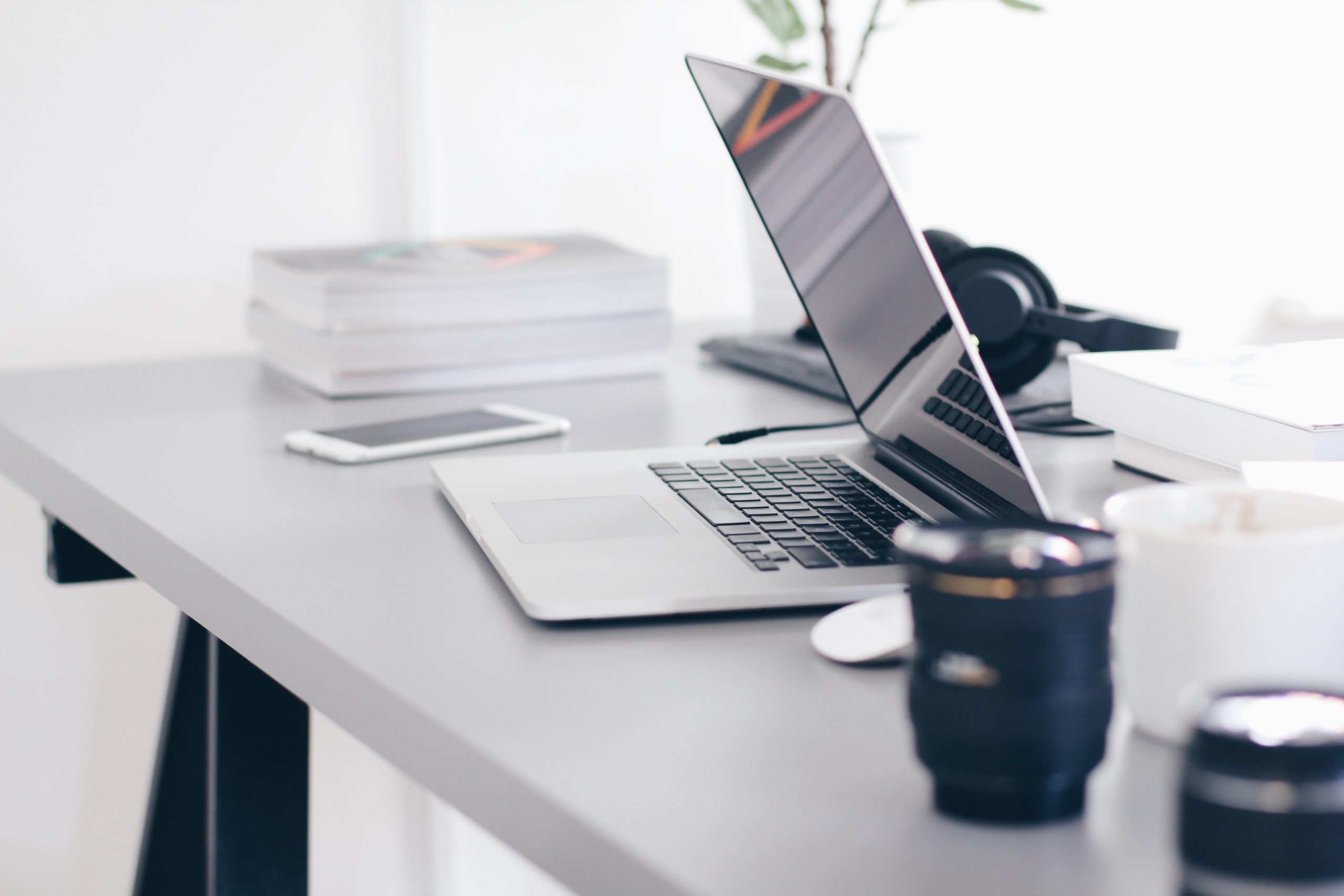 bureau avec ordinateur